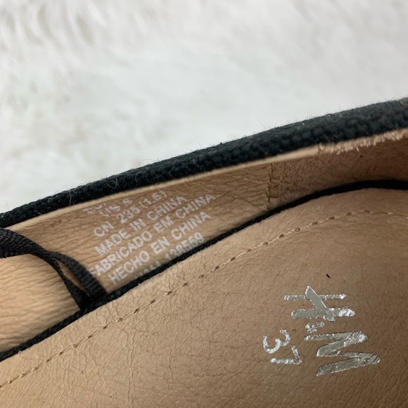 H&M Black Burlap with 4” wood block heel - Picture 7 of 7